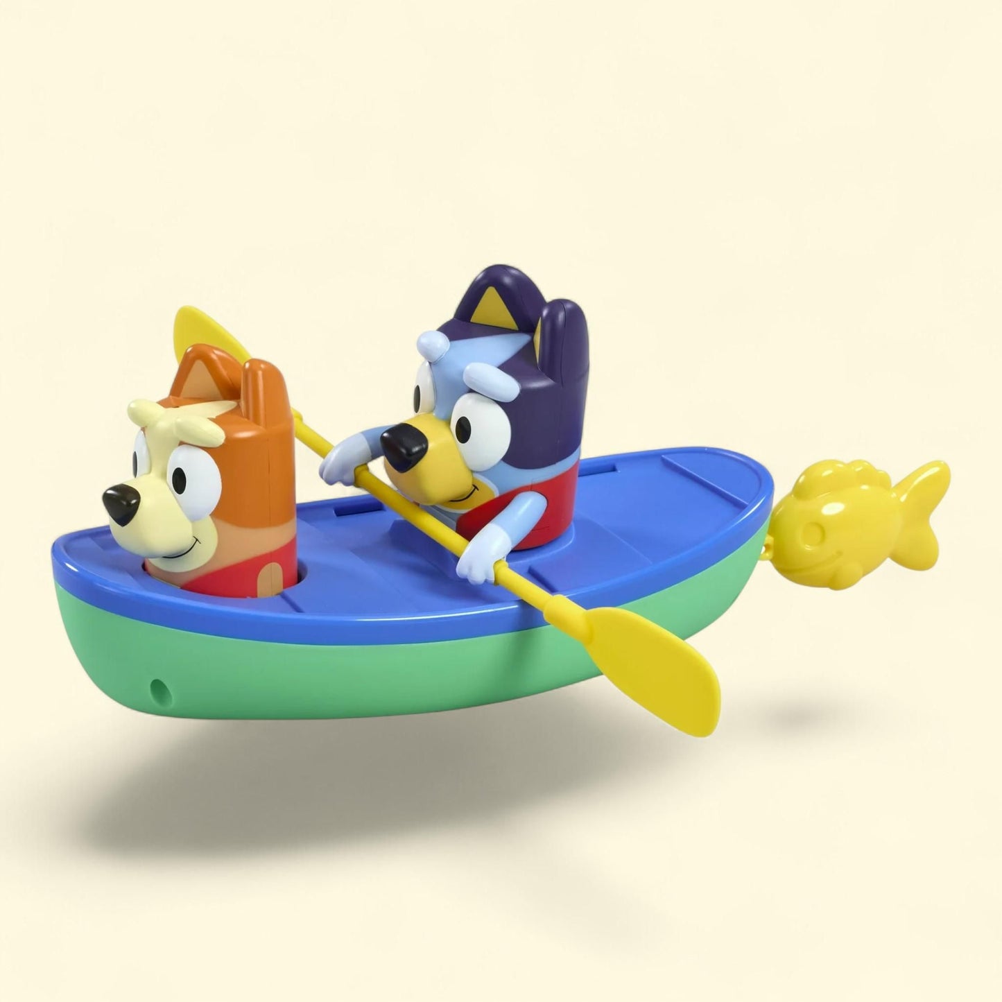 TOMY Toomies Bluey Pull & Go Canoe - Bluey Bath Toy, 18 Months